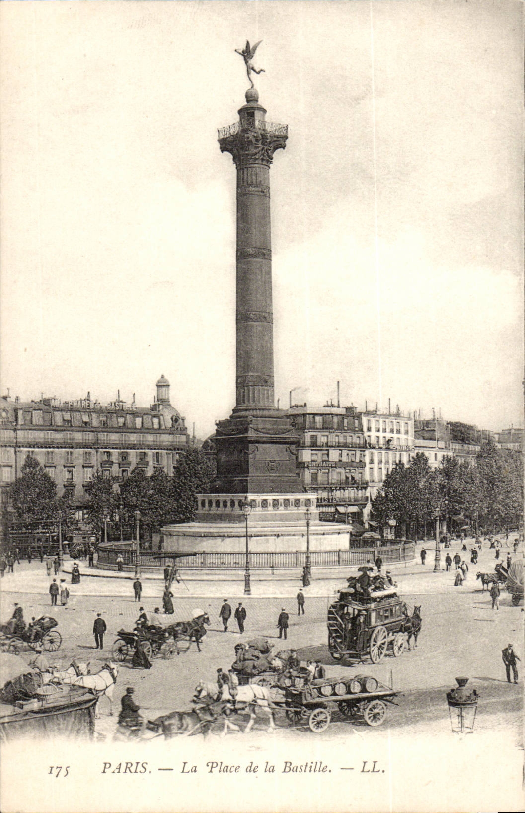 Paris CPA La place de la Bastille