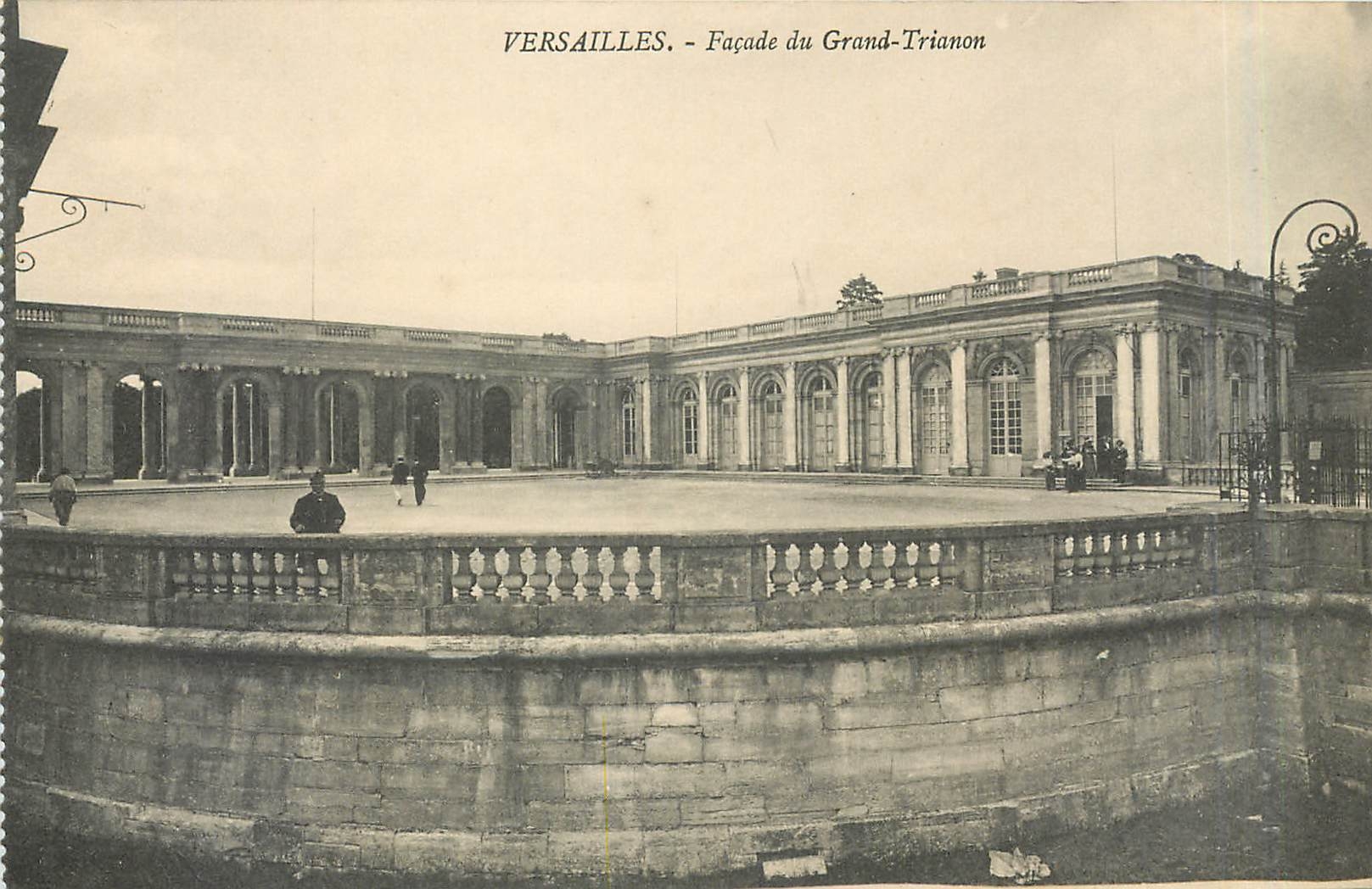 CPA Versailles Facade du Grand Trianon 