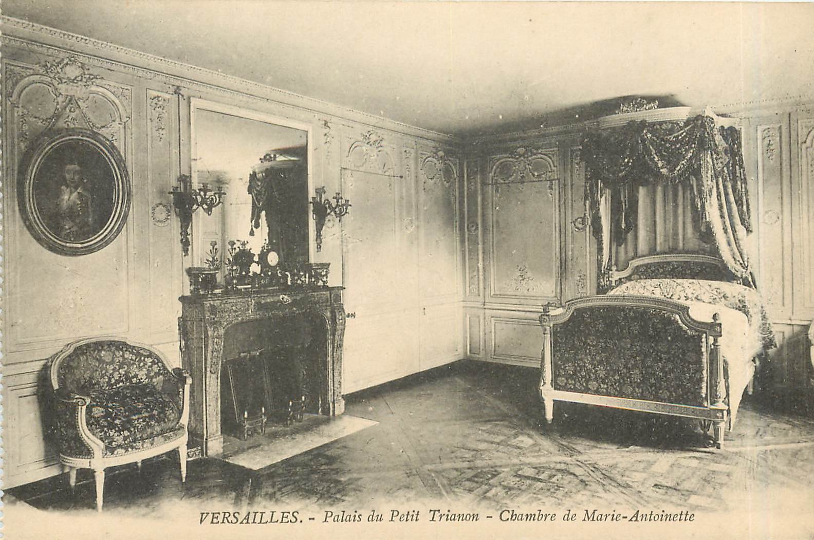CPA Versailles Palais du Petit Trianon Chambre de Marie Antoinette 