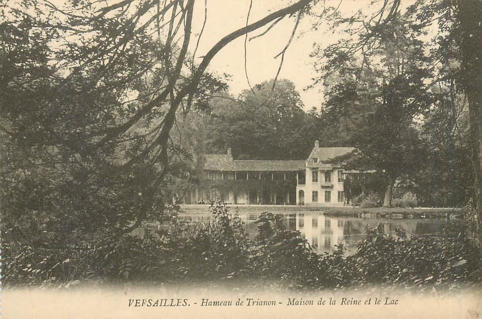 CPA Versailles Hameau de Trianon Maison de la Reine et le Lac 