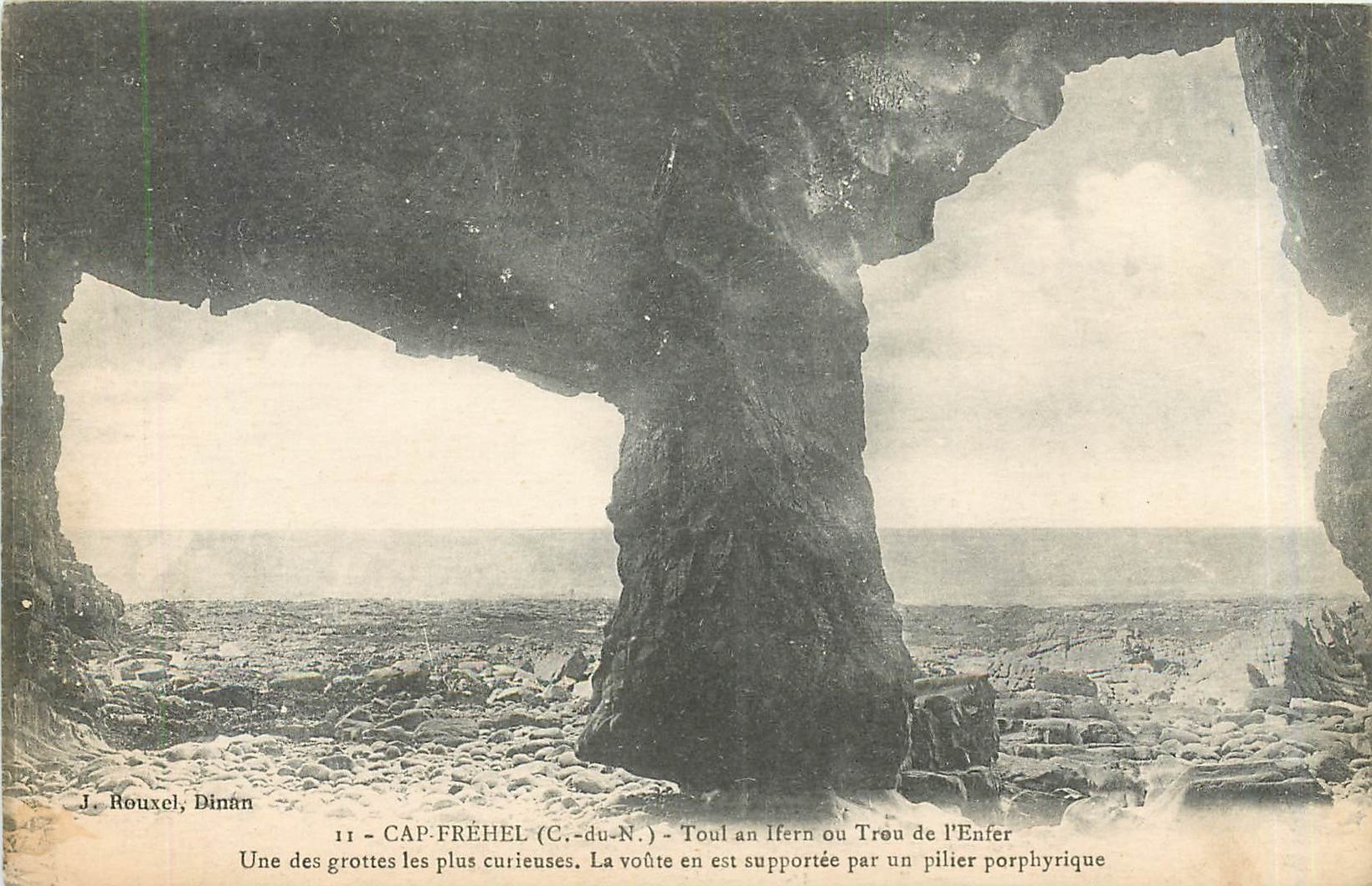 CPA Cap Frehel C du N Toul an ifern ou Tron de l'Enfer Une des grottes les plus curieuses 
