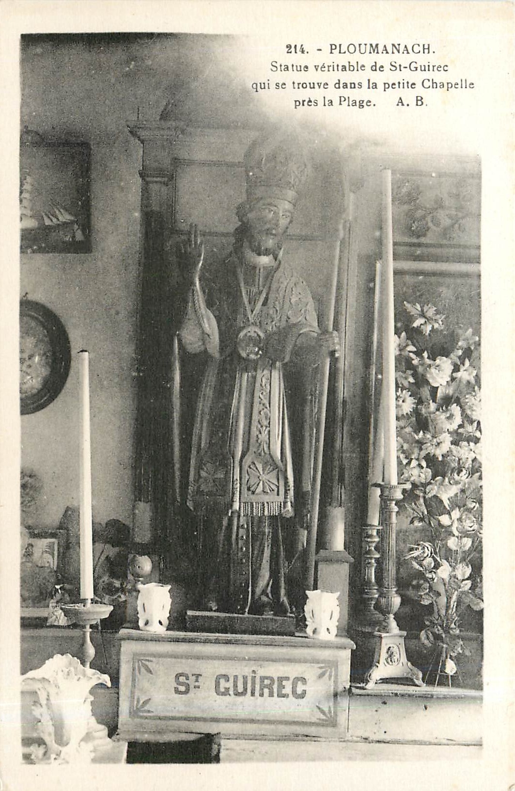 CPA Ploumanach Statue veritable de St Guirec qui se trouve dans la petite chapelle pres la Plage
