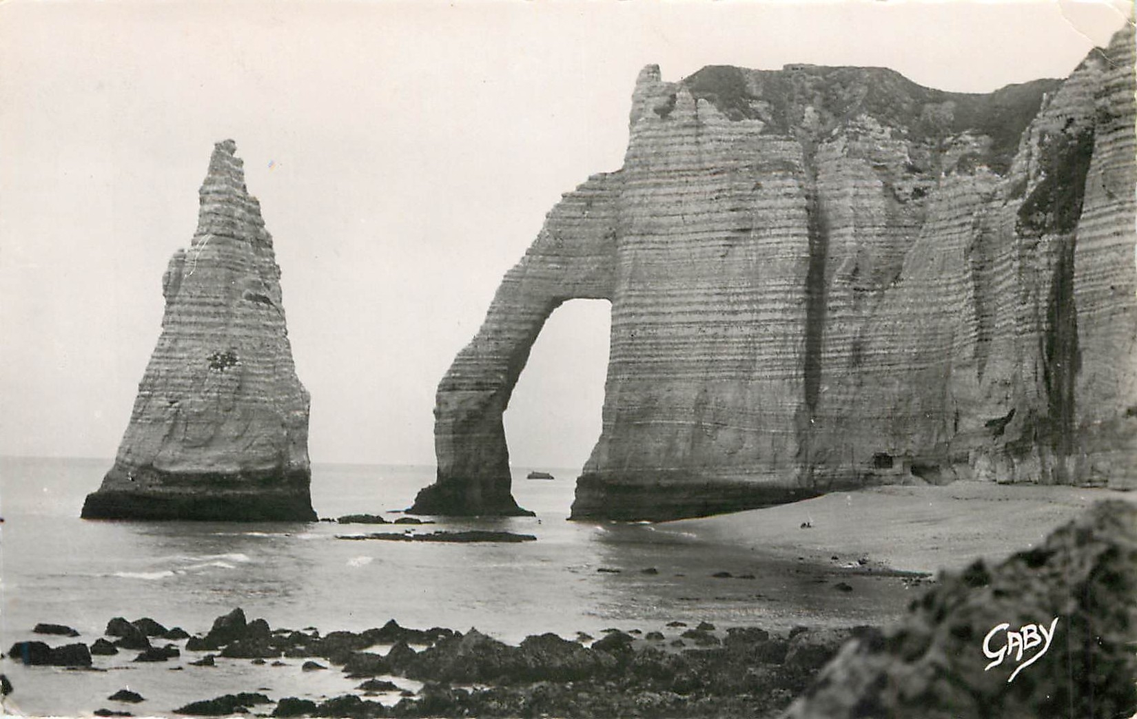 CPA Etretat S Inf Porte d'aval et l'Aiguille
