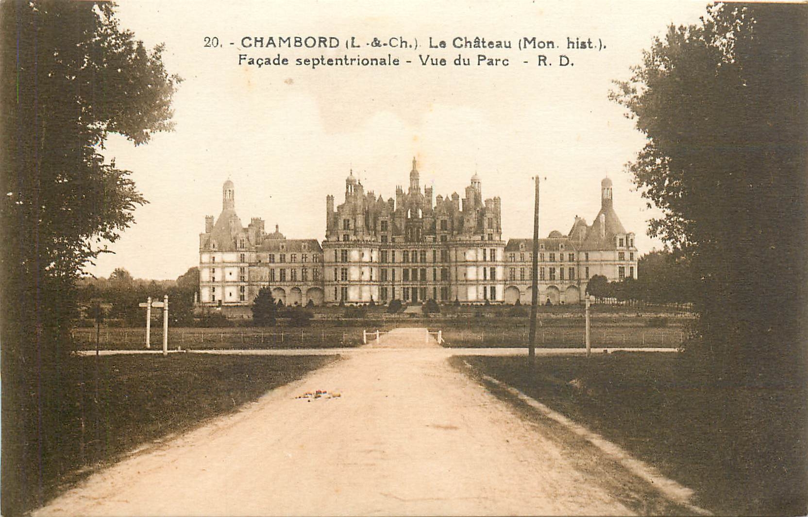CPA Chambord L Ch Le Chateau Facade septentrionale Vue du Parc 