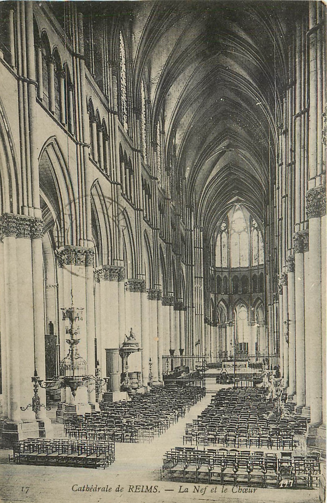 CPA Cathedrale de Reims la Nef et le Choeurs 