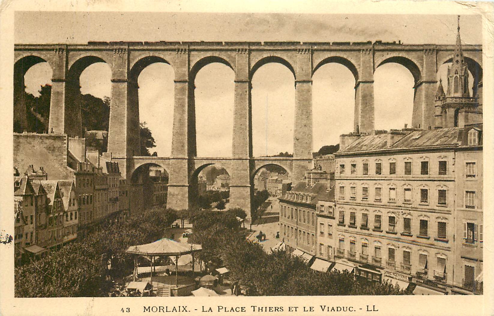 CPA Morlaix la place Thiers et le Viaduc