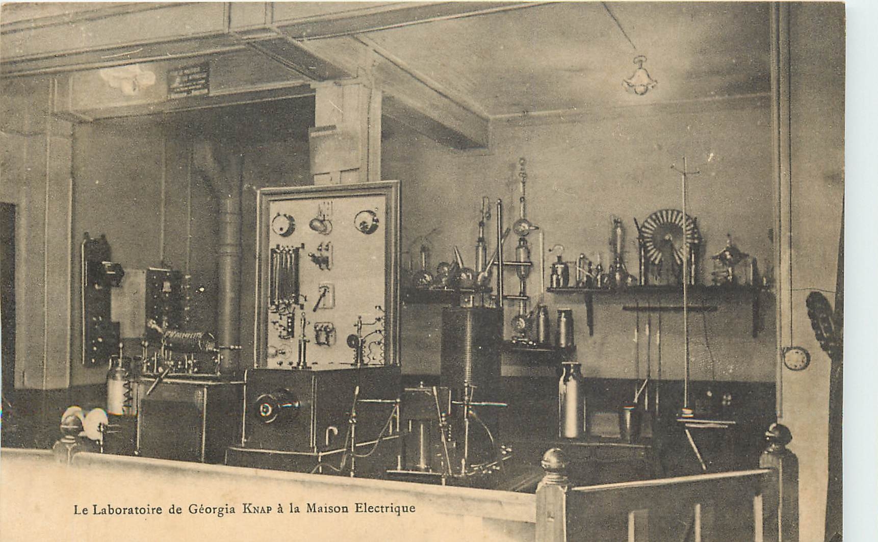 CPA La Laboratoire de Georgia Knap a la Maison Electrique Paris