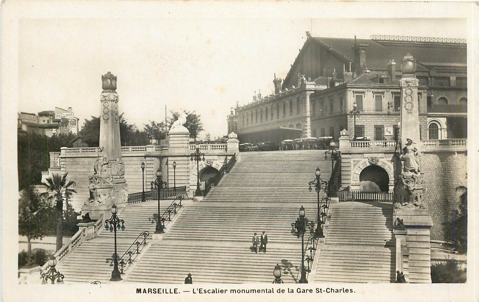 CPA Marseille l'Escalier monumental de la Gare St Charles