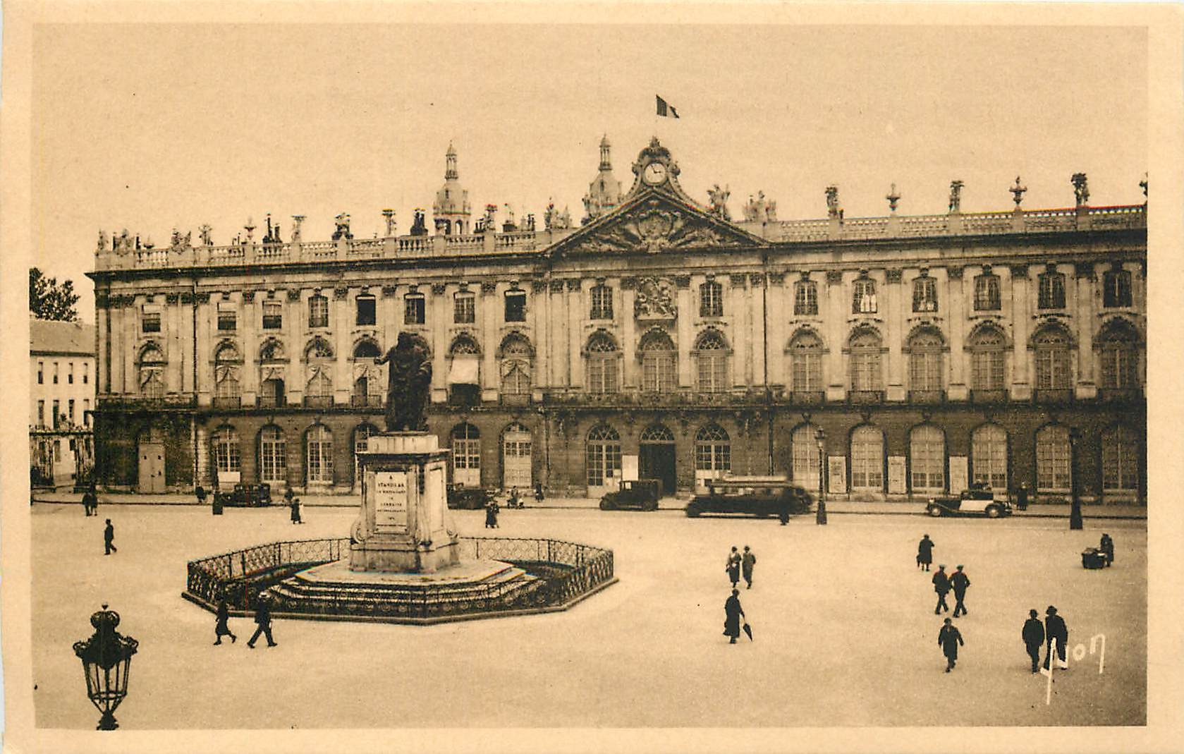 CPA Nancy M et M l'hotel de Ville et statue de Stanislas 