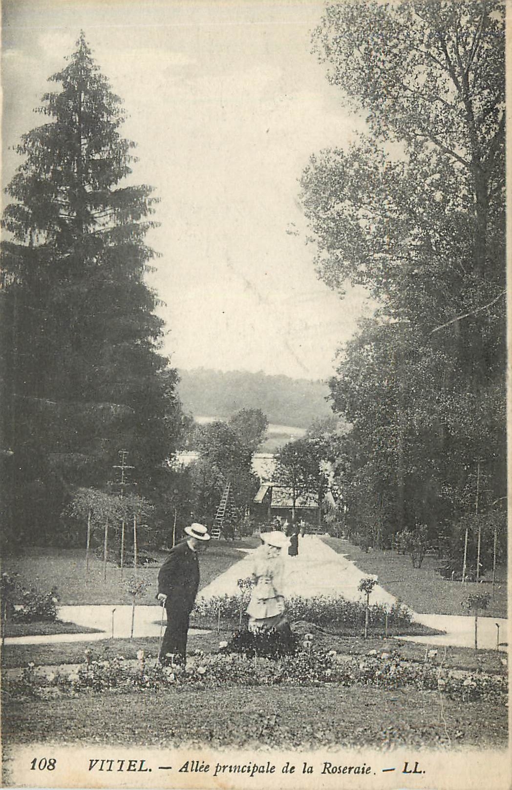 CPA Vittel Allee principale de la Roseraie