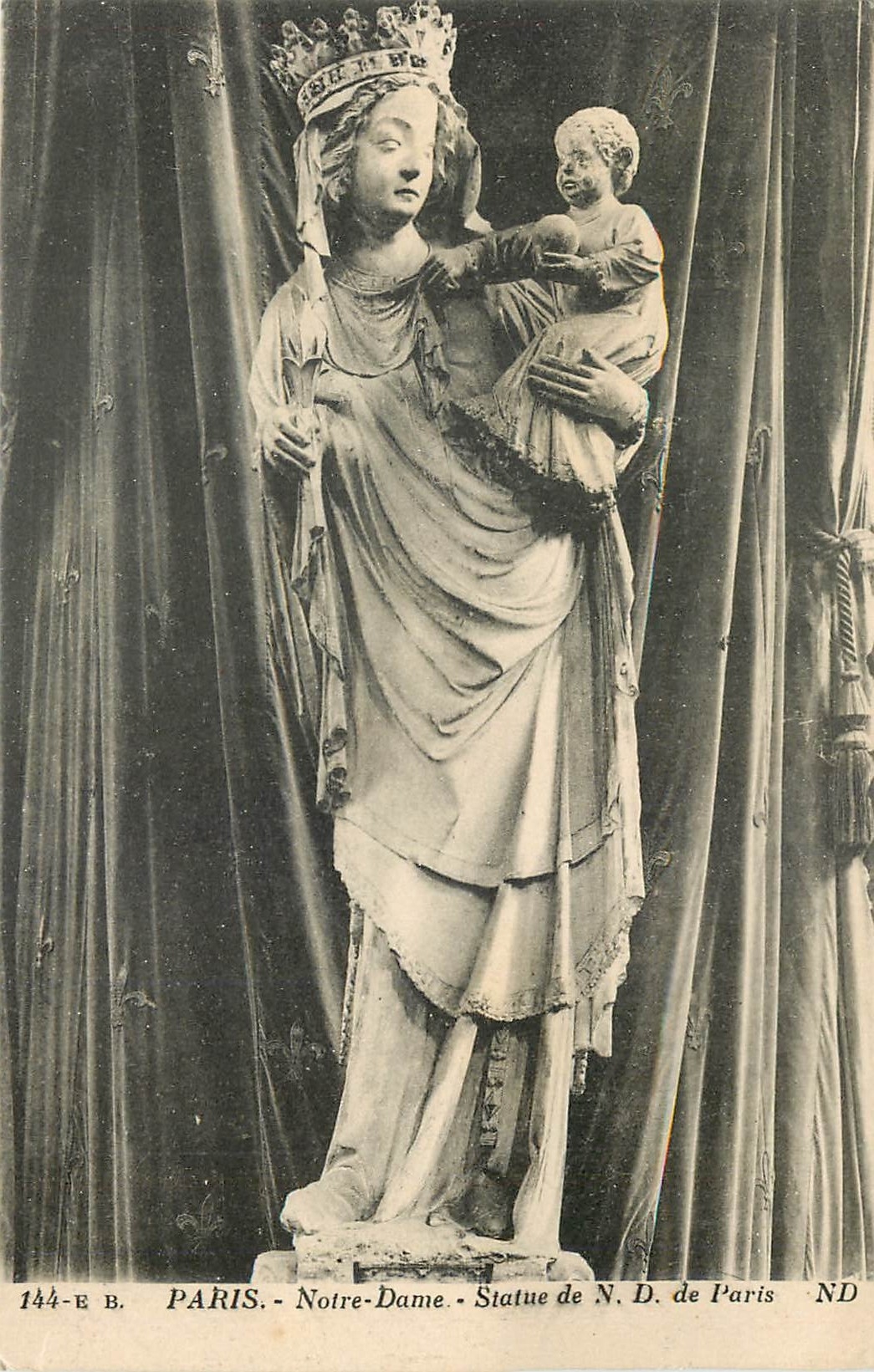 CPA Paris Notre Dame Statue de N D de Paris