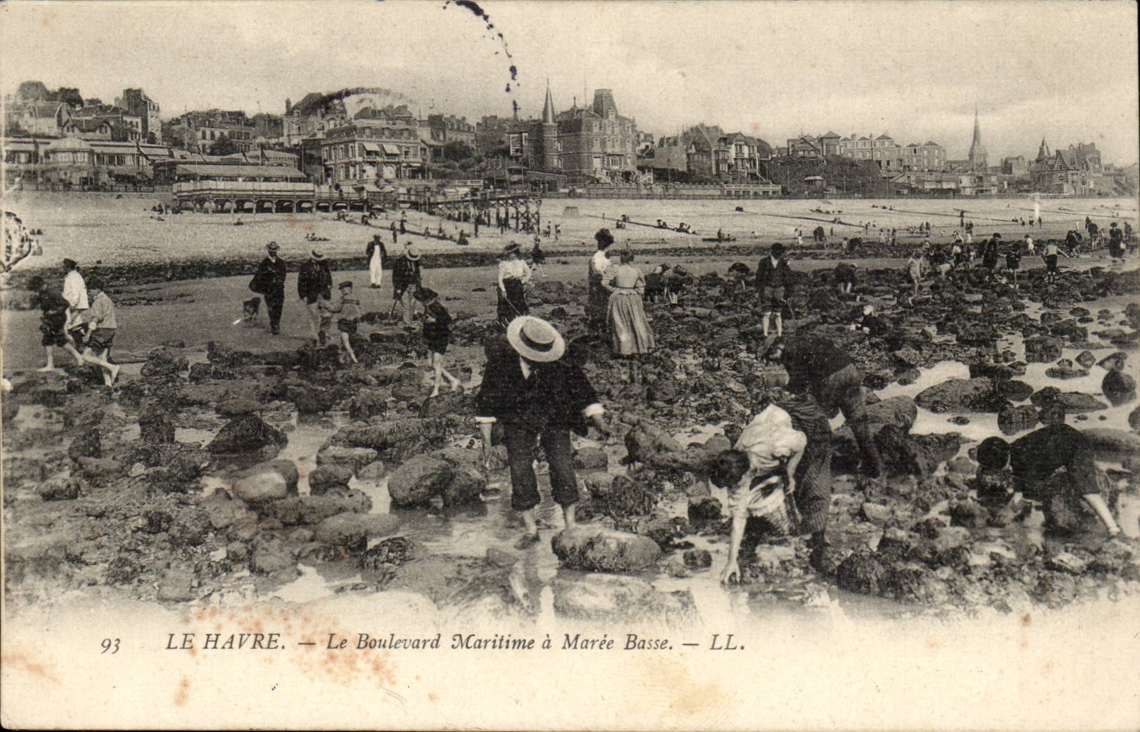 Le Havre CPA Le boulevard maritime a maree basse (enfants)