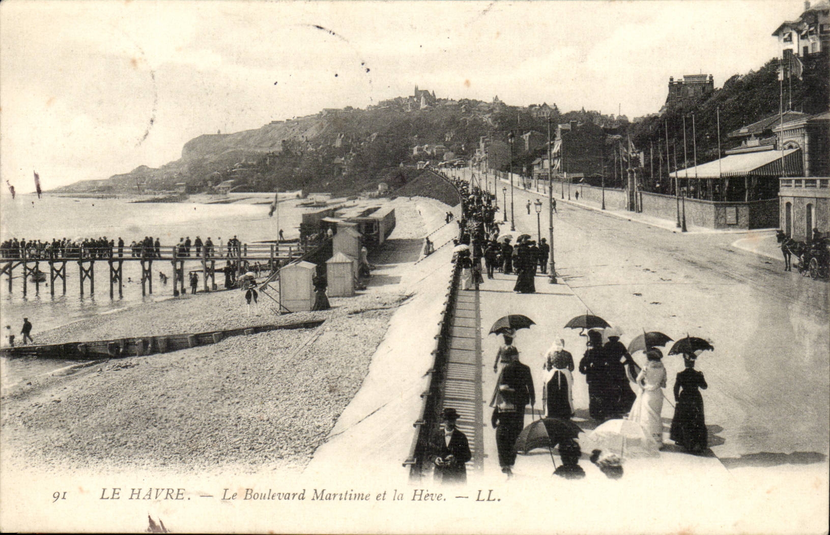 Le Havre CPA Le boulevard maritime et la Heve