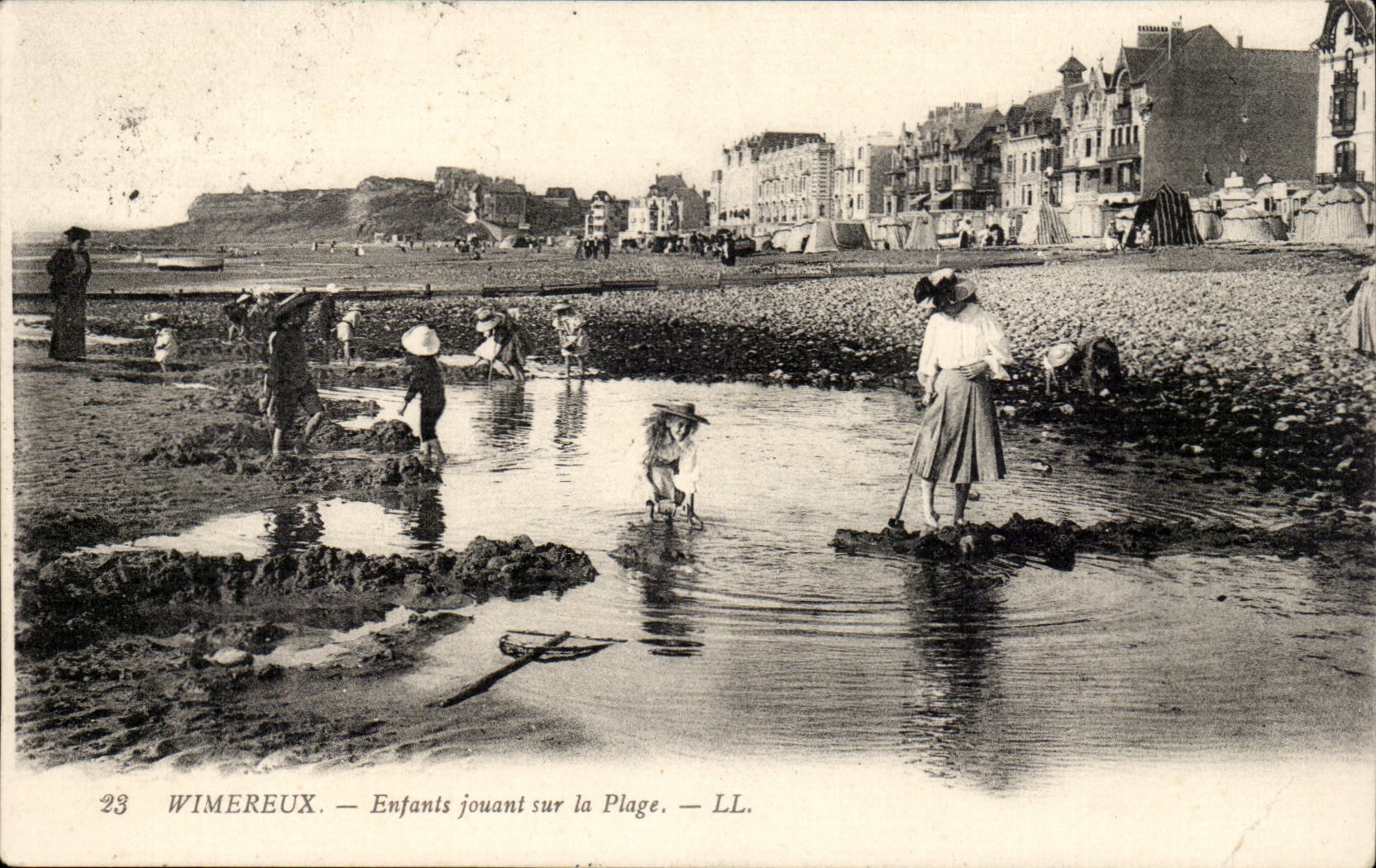 Wimereux CPA Enfants jouant sur la plage