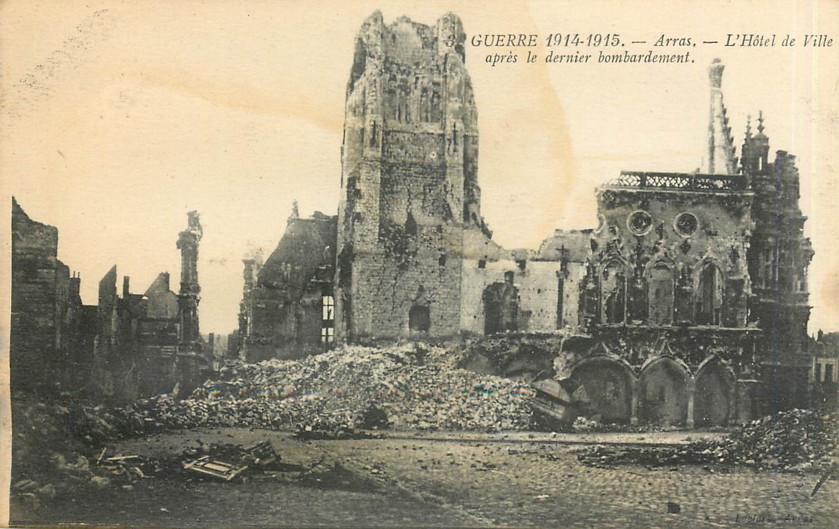 CPA Guerre 1914 1915 Arras l'hotel de ville apres le dernier bombardement Militaria