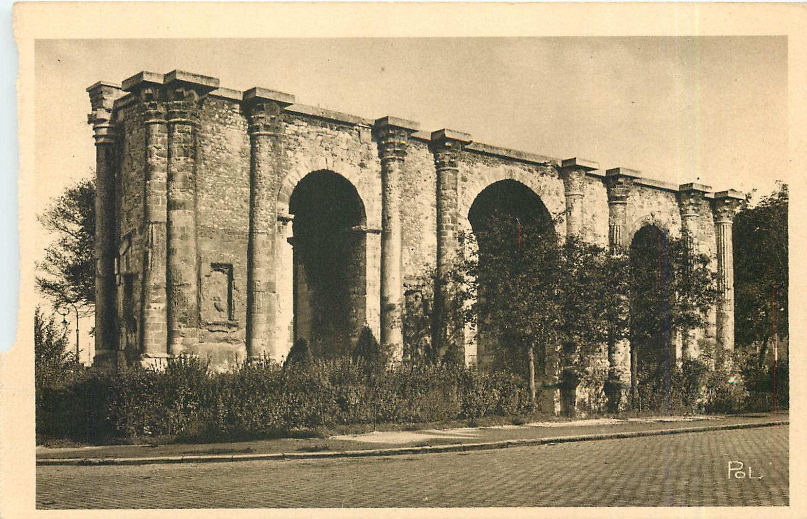 CPA La Ville renaissante Reims Porte Mars Ancienne porte Gallo Romaine 