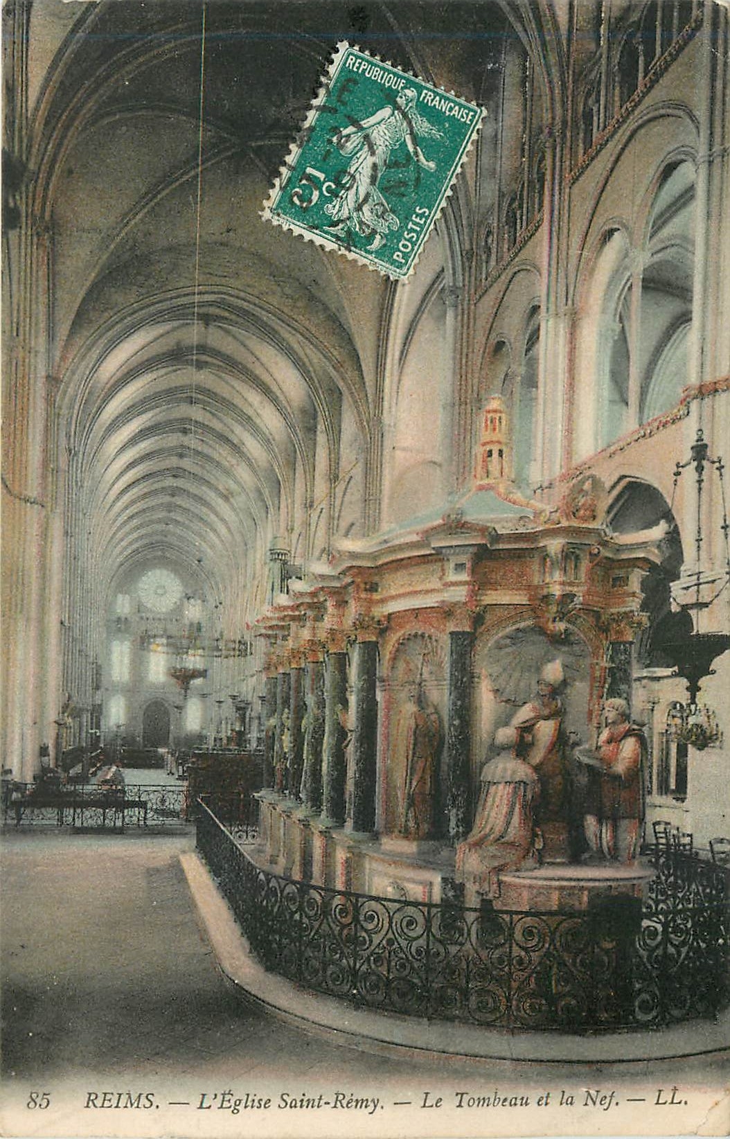 CPA Reims l'Eglise Saint Remy le tombeau et la Nef 