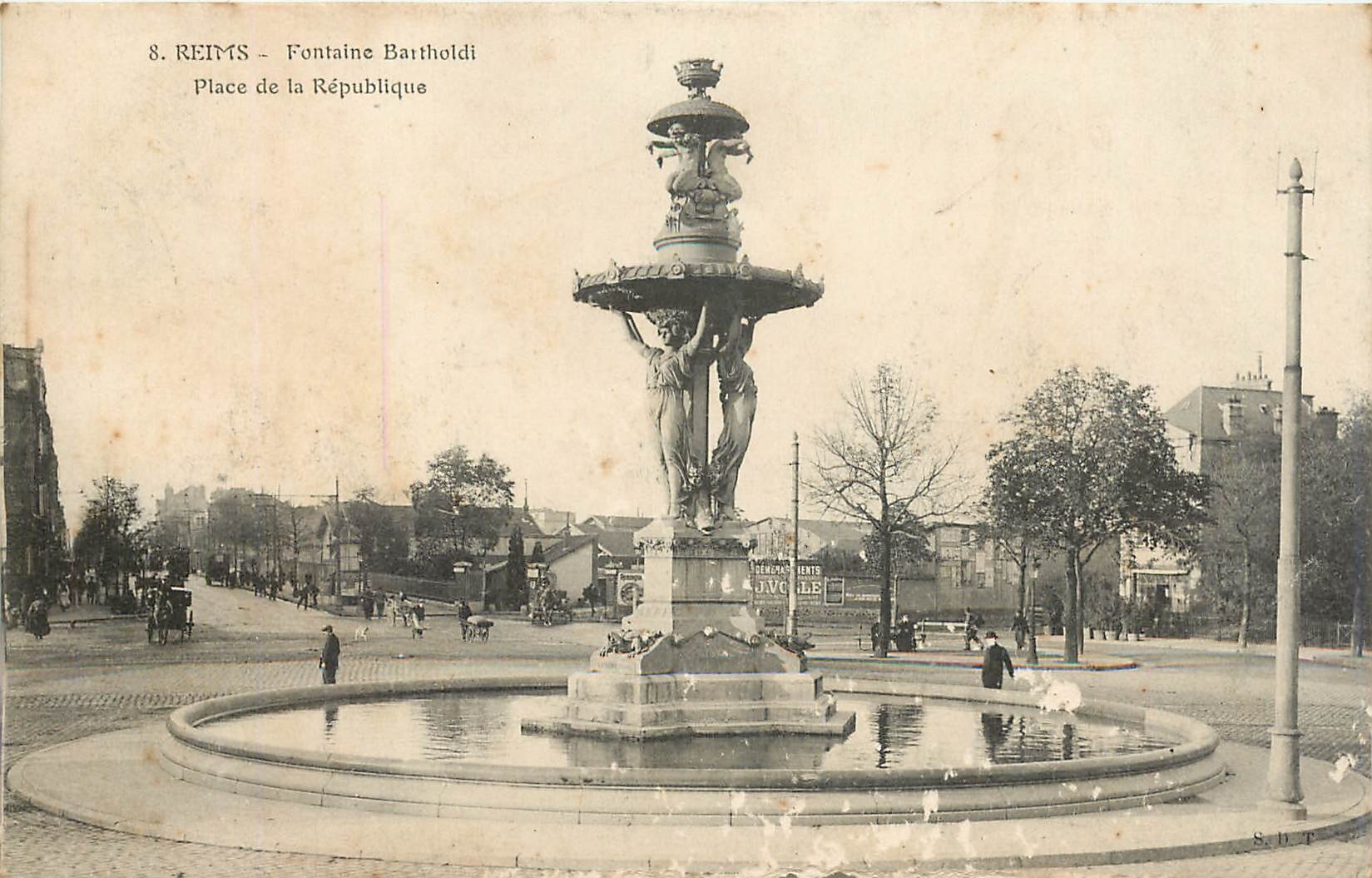 CPA Reims fontaine Bartholdi place de la Republique 