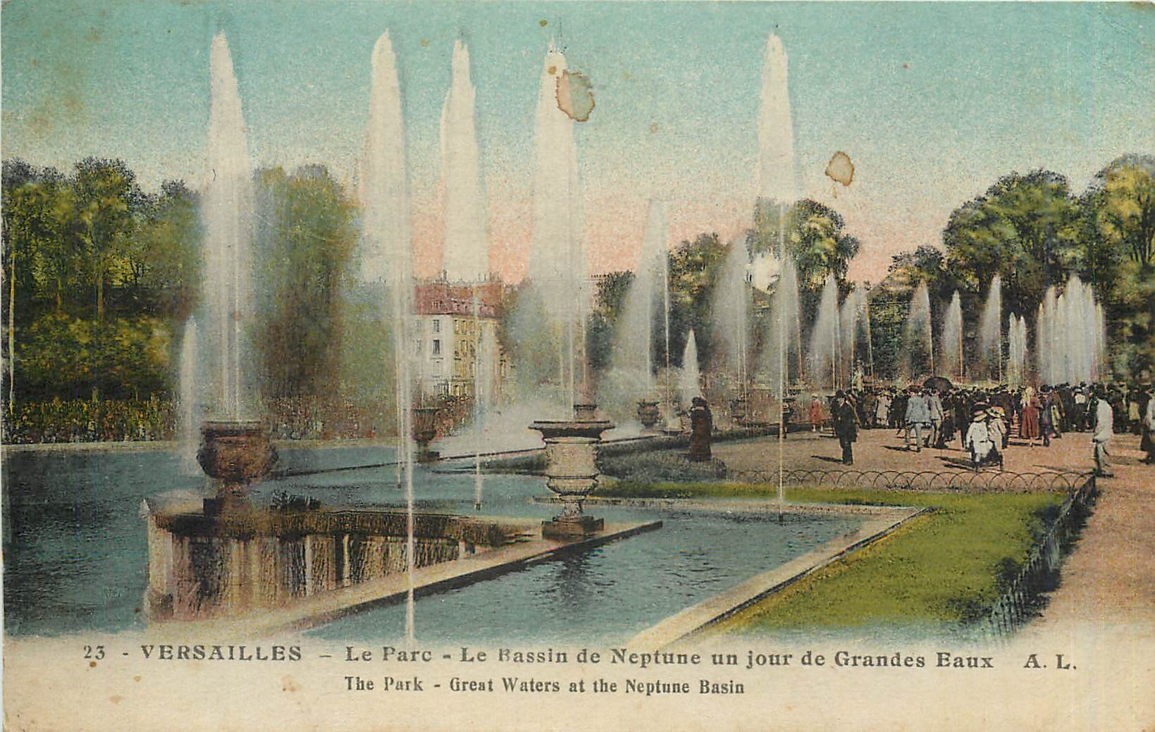 CPA Versailles Le Parc Le Bassin de Neptune un jour de Grandes Eaux 