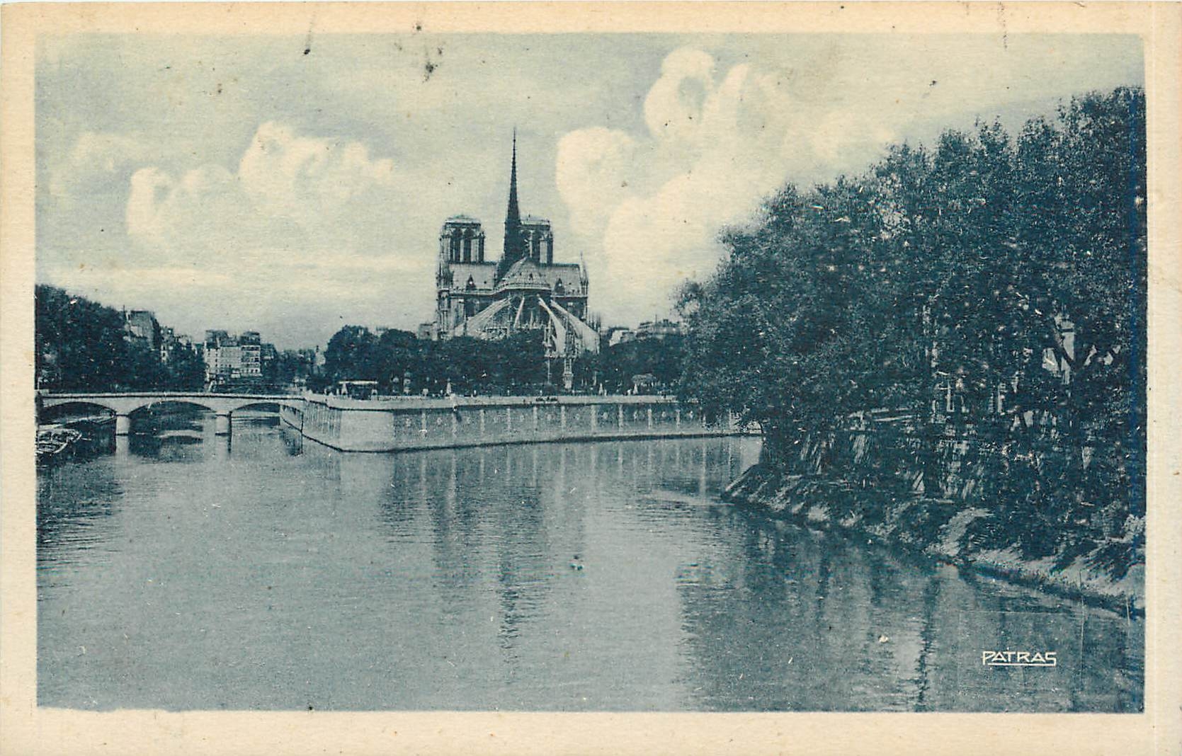 CPA Paris Notre Dame et l'lle Saint Louis 