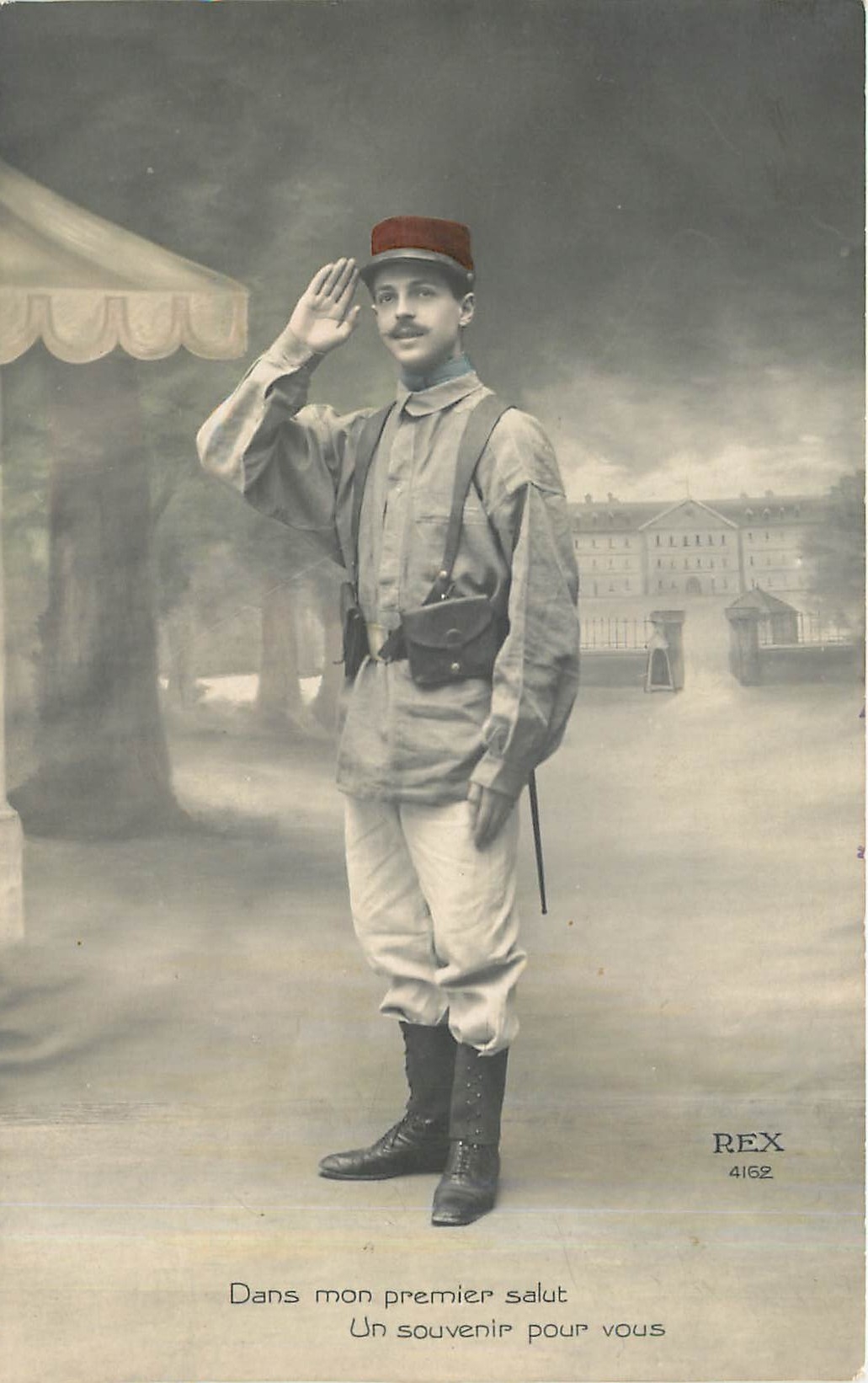 CPA Dans mon premier salut Soldat Militaria