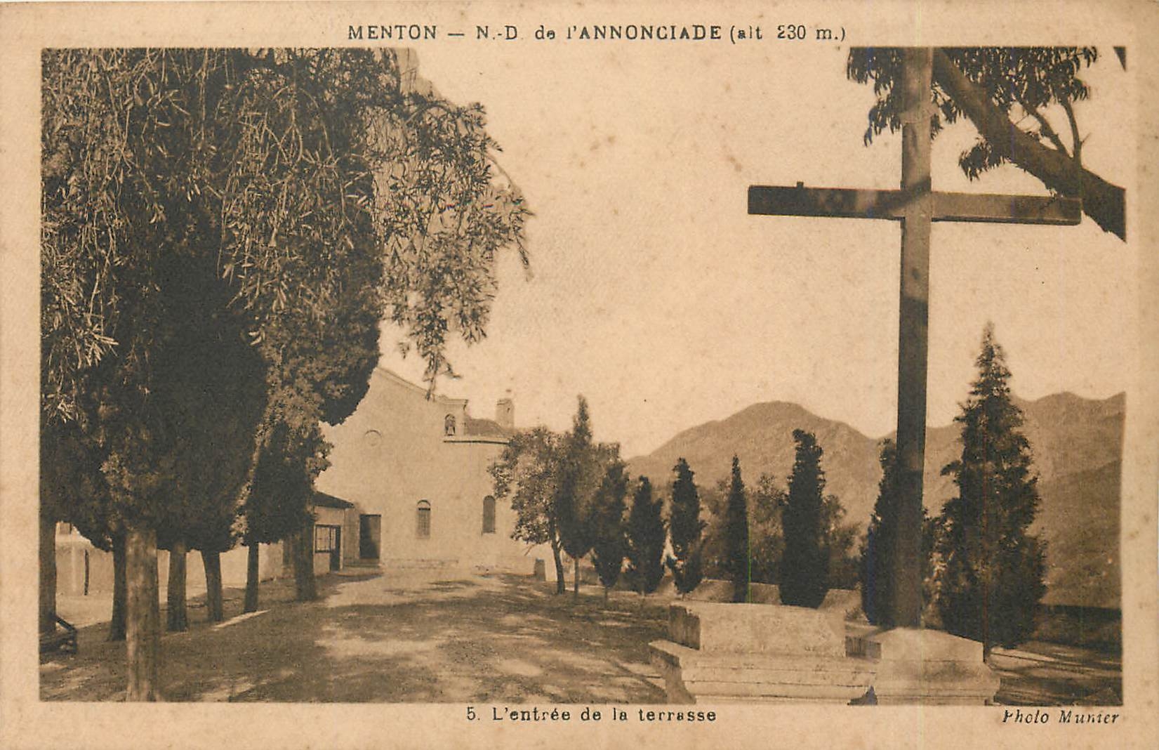 CPA Menton ND de l'Annonciade L'entree de la terrasse