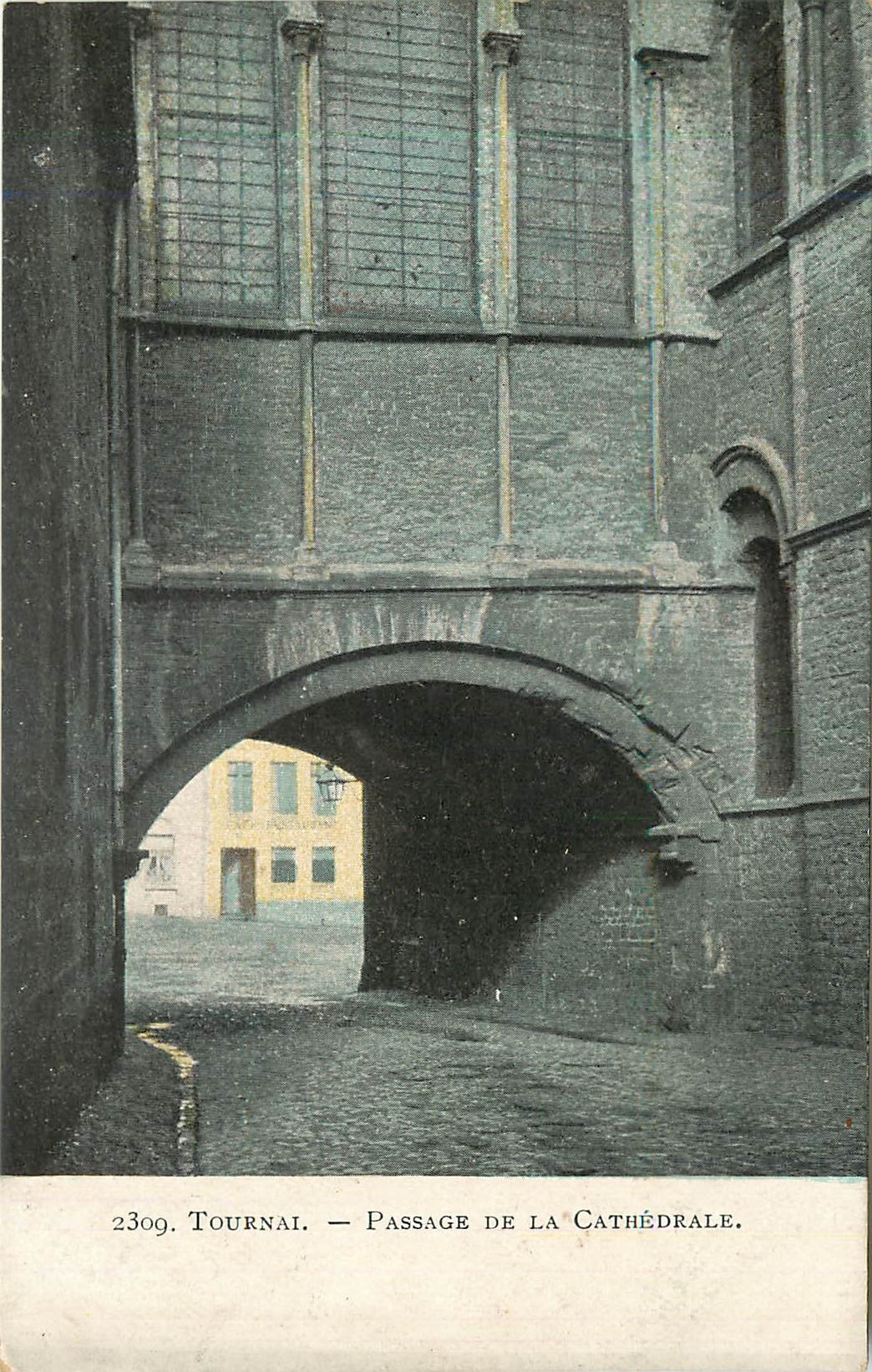 CPA Tournai passage de la cathedrale