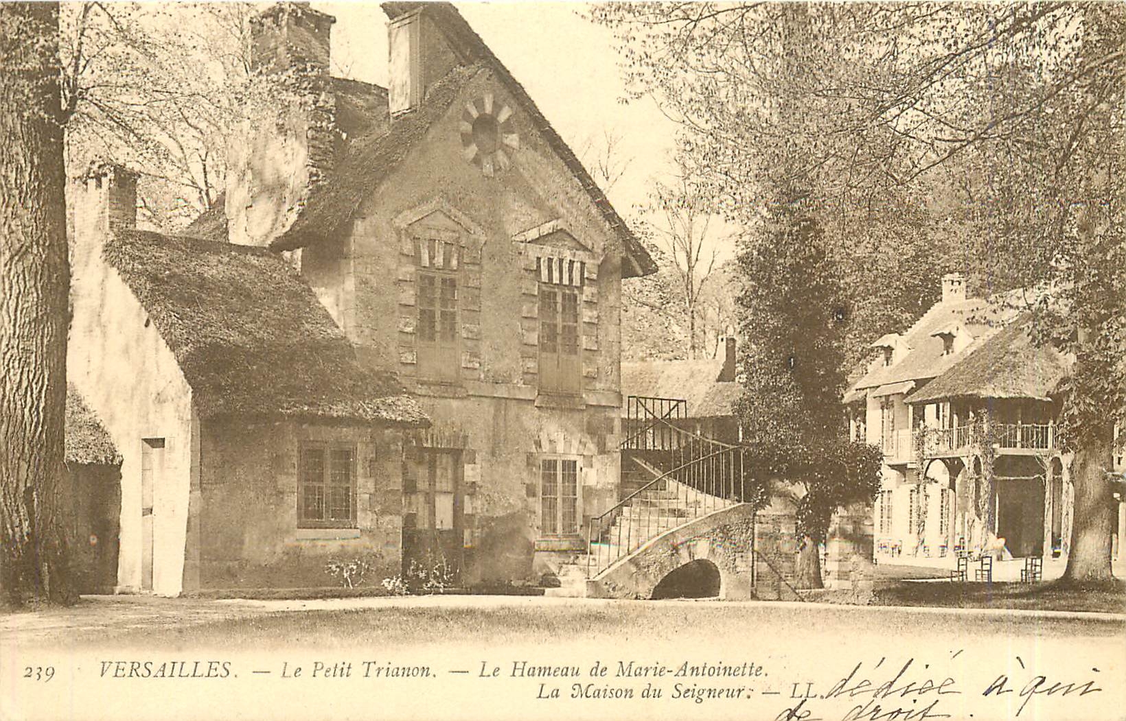 CPA Versailles - le petit Trianon - le hameau de Marie-Antoinette