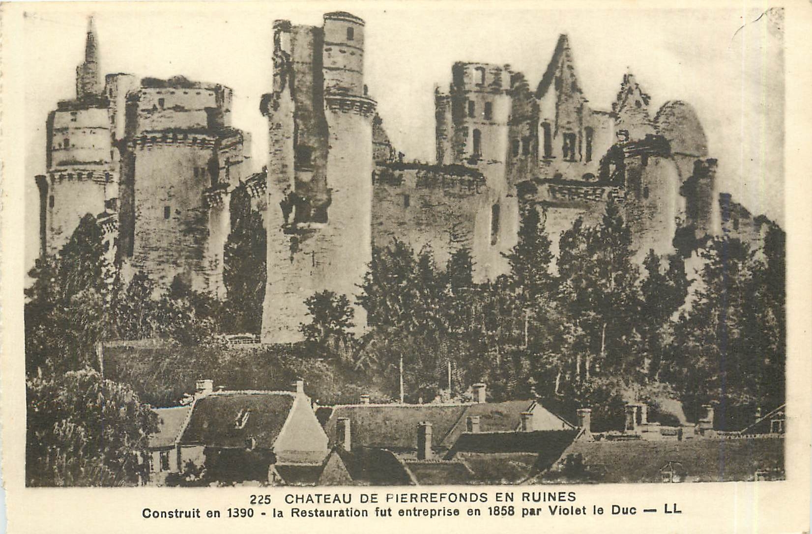 CPA Château de Pierrefonds en ruines