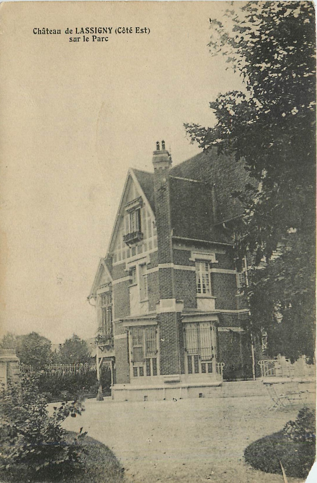 CPA Château de Lassigny cote Est sur le parc