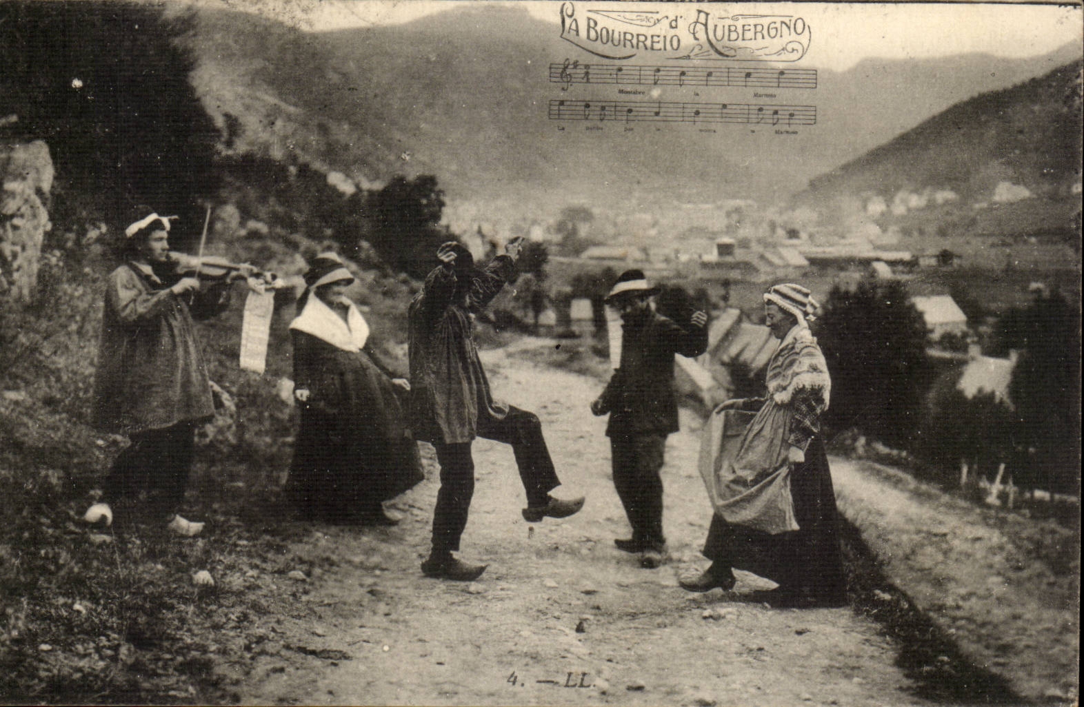 CPA Faggot of Auvergne (folklore caps costume dances)