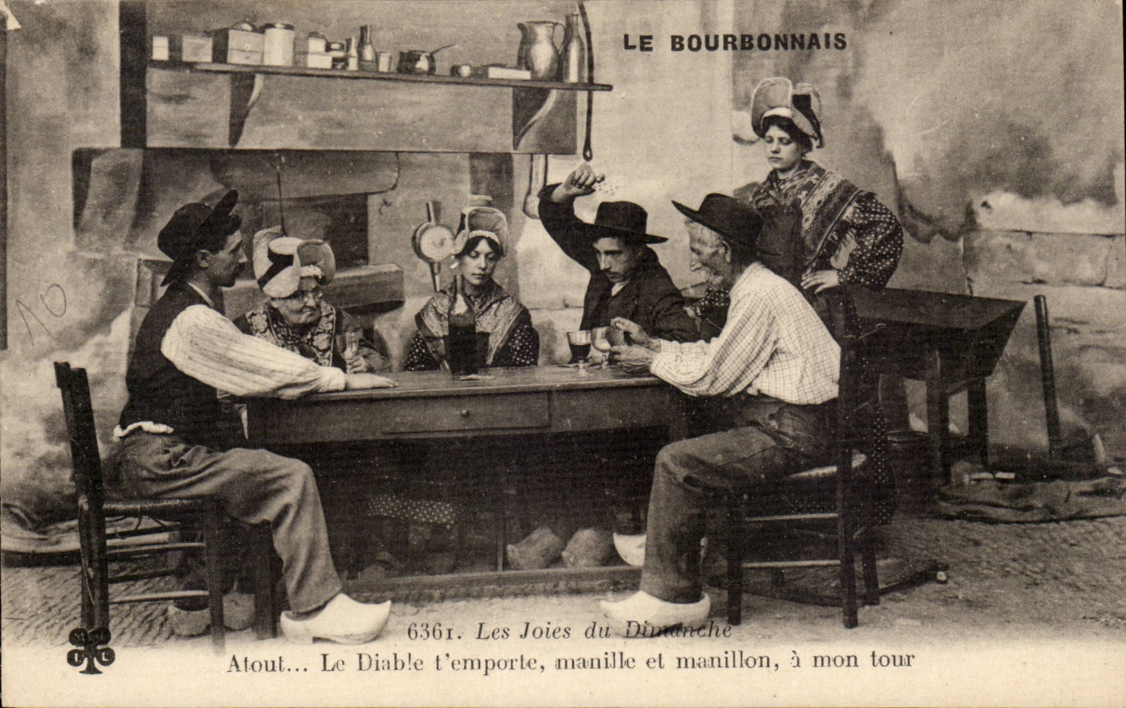 CPA Bourbonnais joys of Sunday (folklore caps costume)