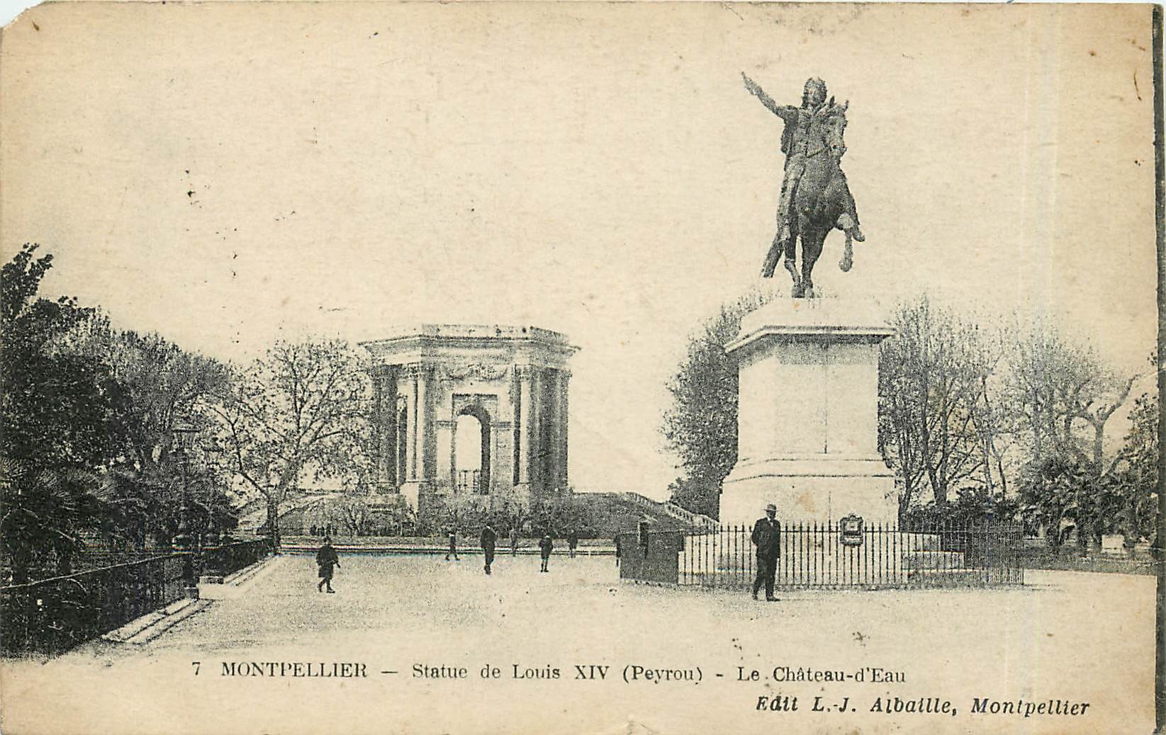 CPA Montpellier statue de Louis XIV Peyron le chateau d'Eau 