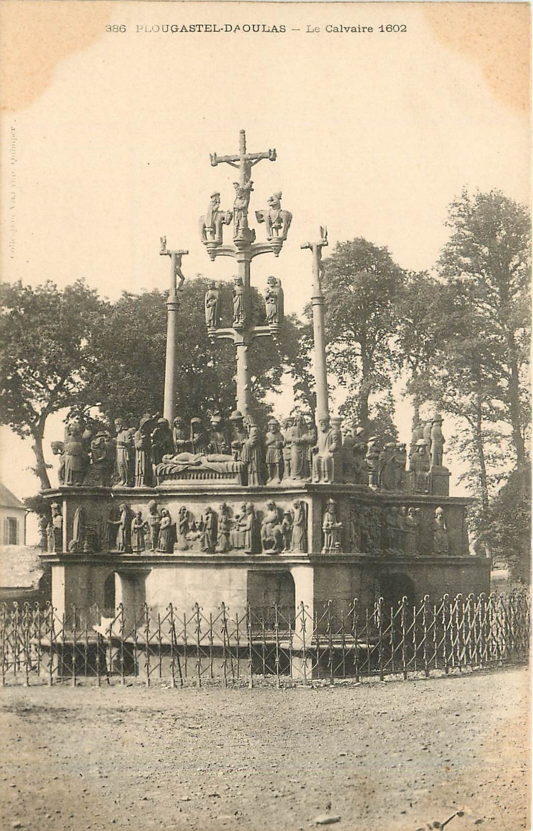 CPA Plougastel Daoulas le Calvaire 