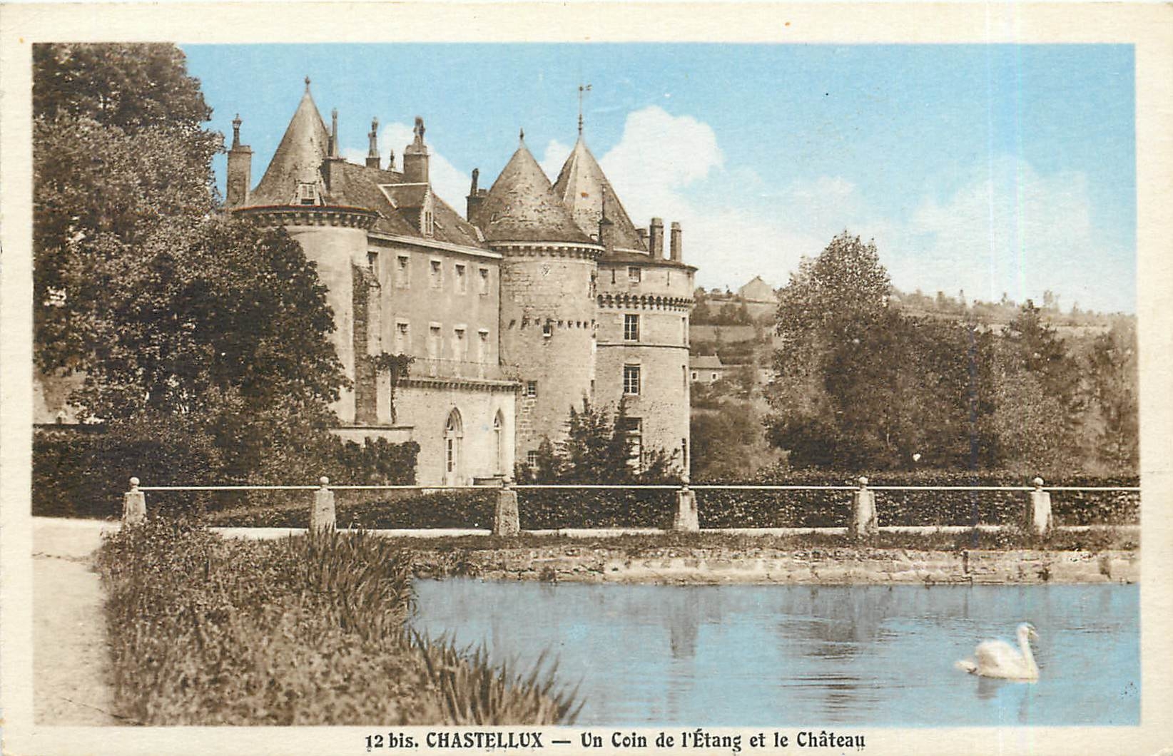 CPA Chastellux un coin de l'etang et le chateau