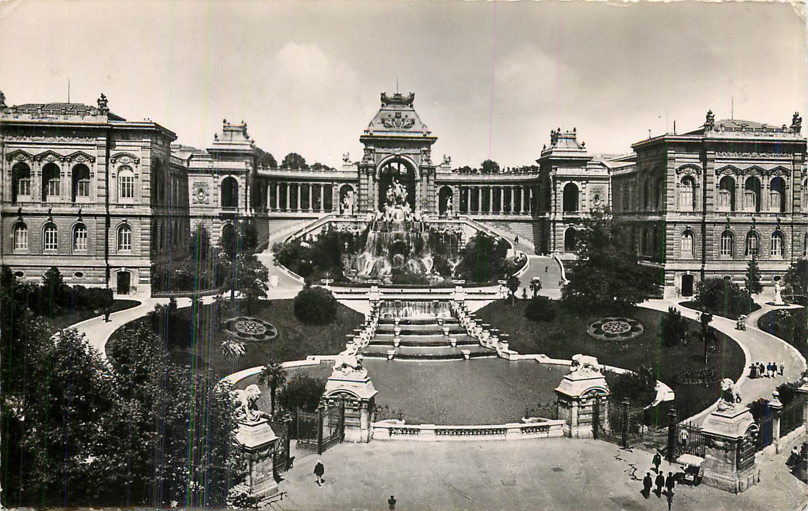 CPA Marseille ensemble du Palais Longchamp 