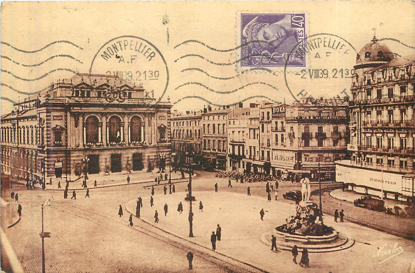 CPA Montpellier La Place de la Comedie et le Theatre