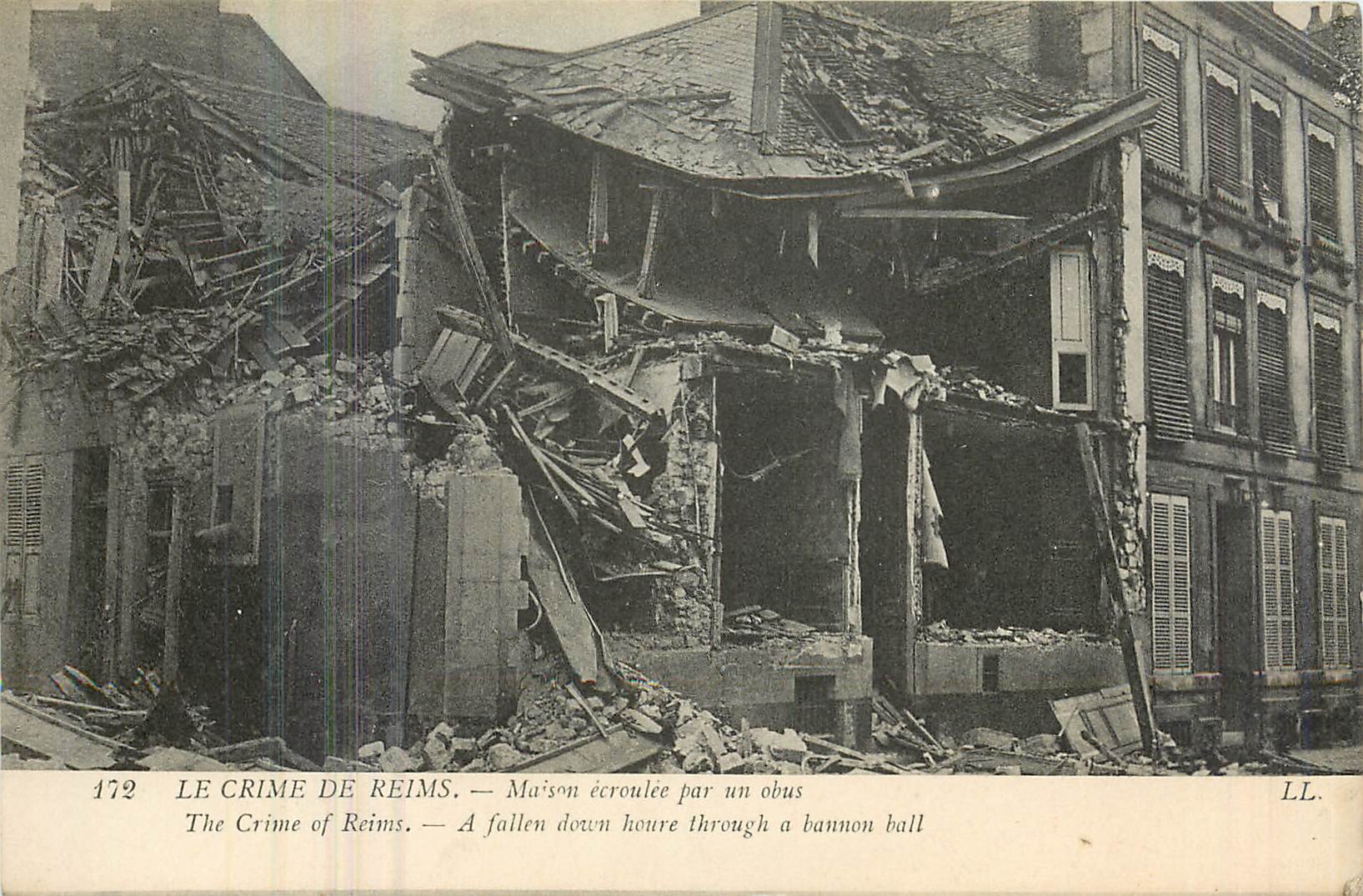 CPA Le Crime de Reims Maison ecroulee par un obus Militaria