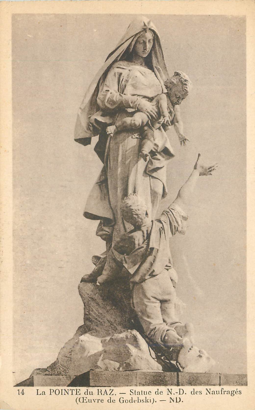 CPA La Pointe du Raz Statue de ND des Naufrages 