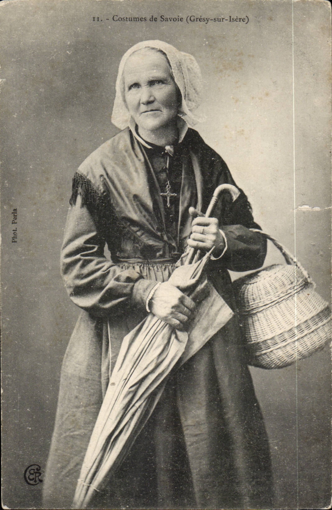 CPA Folklore Costume of Savoy (Gresy on Isere) TOP