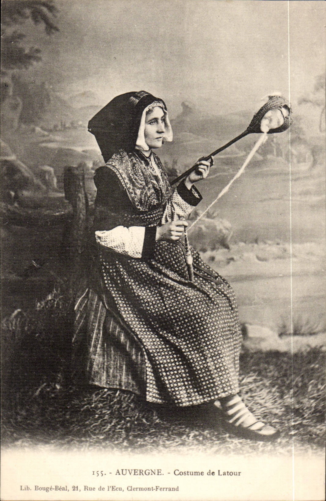 CPA Folklore Costume Auvergne Costume of Latour TOP