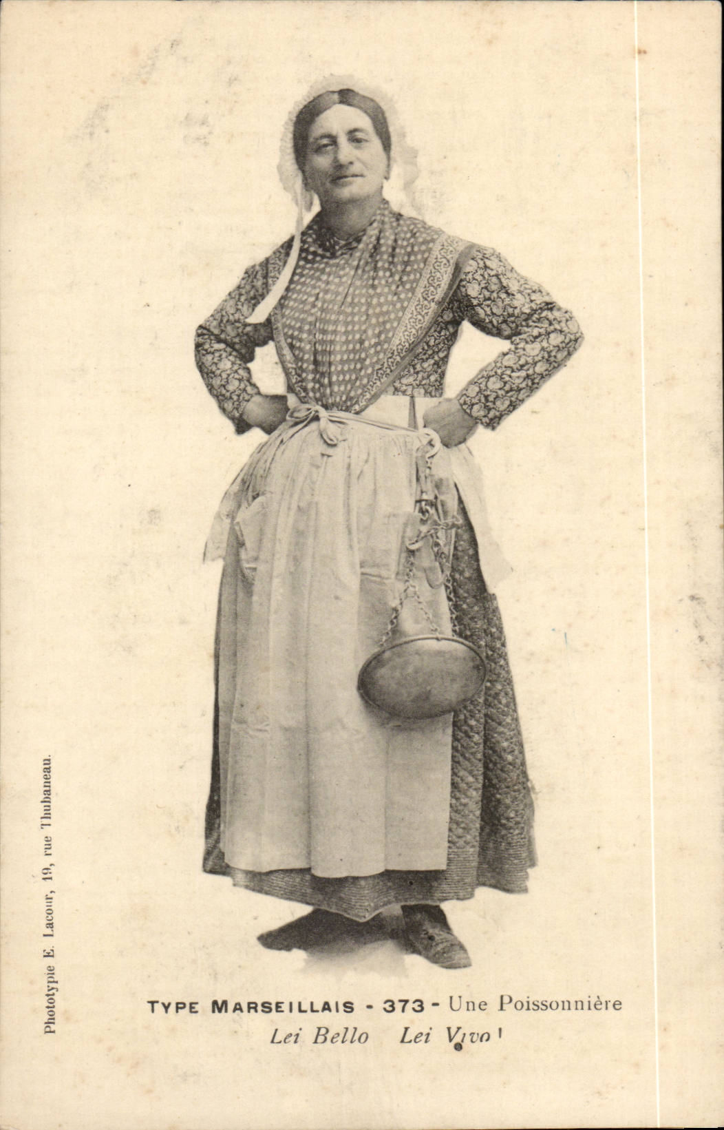 CPA Folklore Marseilles Standard Costume a poissonniere Lei Bello Lei Vivo (Marseilles)