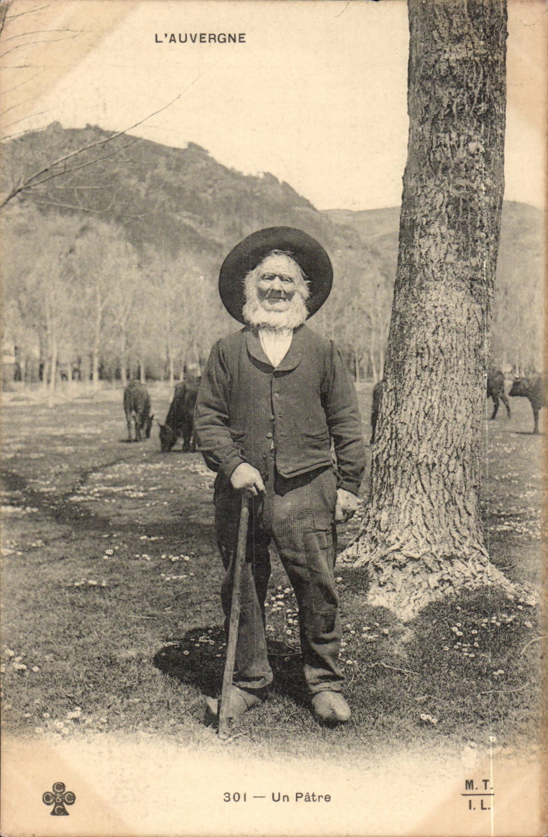 CPA Folklore Costume Auvergne CPA a shepherd TOP