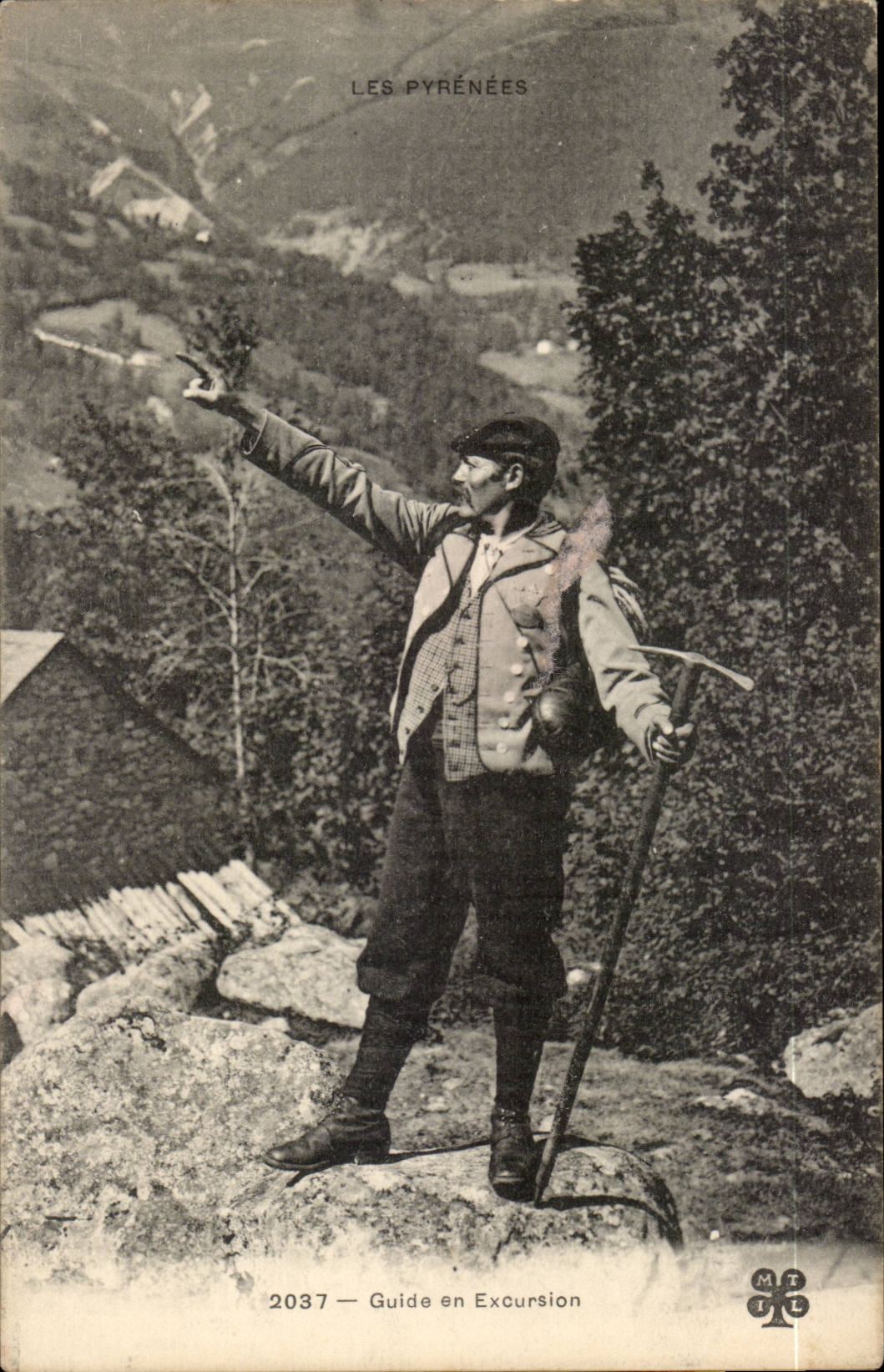 CPA Folklore Costume Guides in excursion the Pyrenees Alpinisme TOP