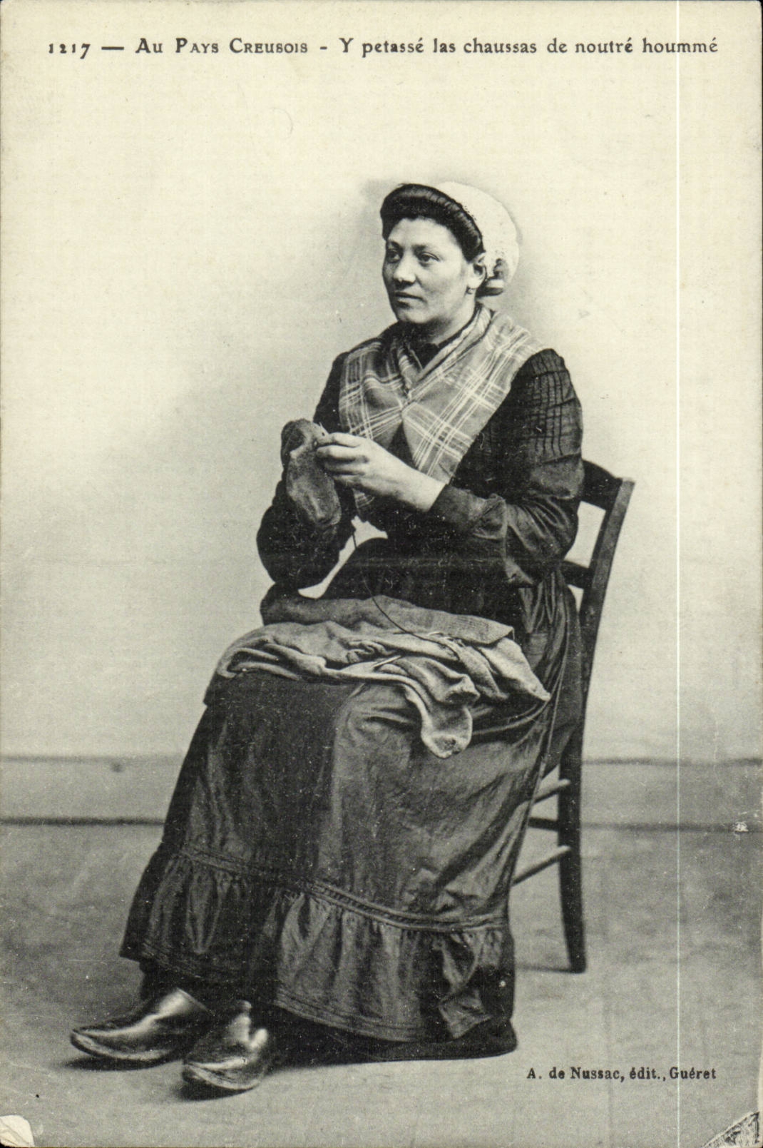 CPA Folklore Costume With the country Creusois Y petasse fitted them noutre houmme TOP