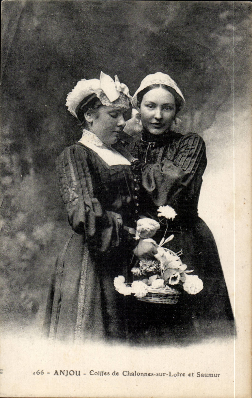 CPA Costume Folklore Anjour Caps of Chalonnes on the Loire and Saumur TOP