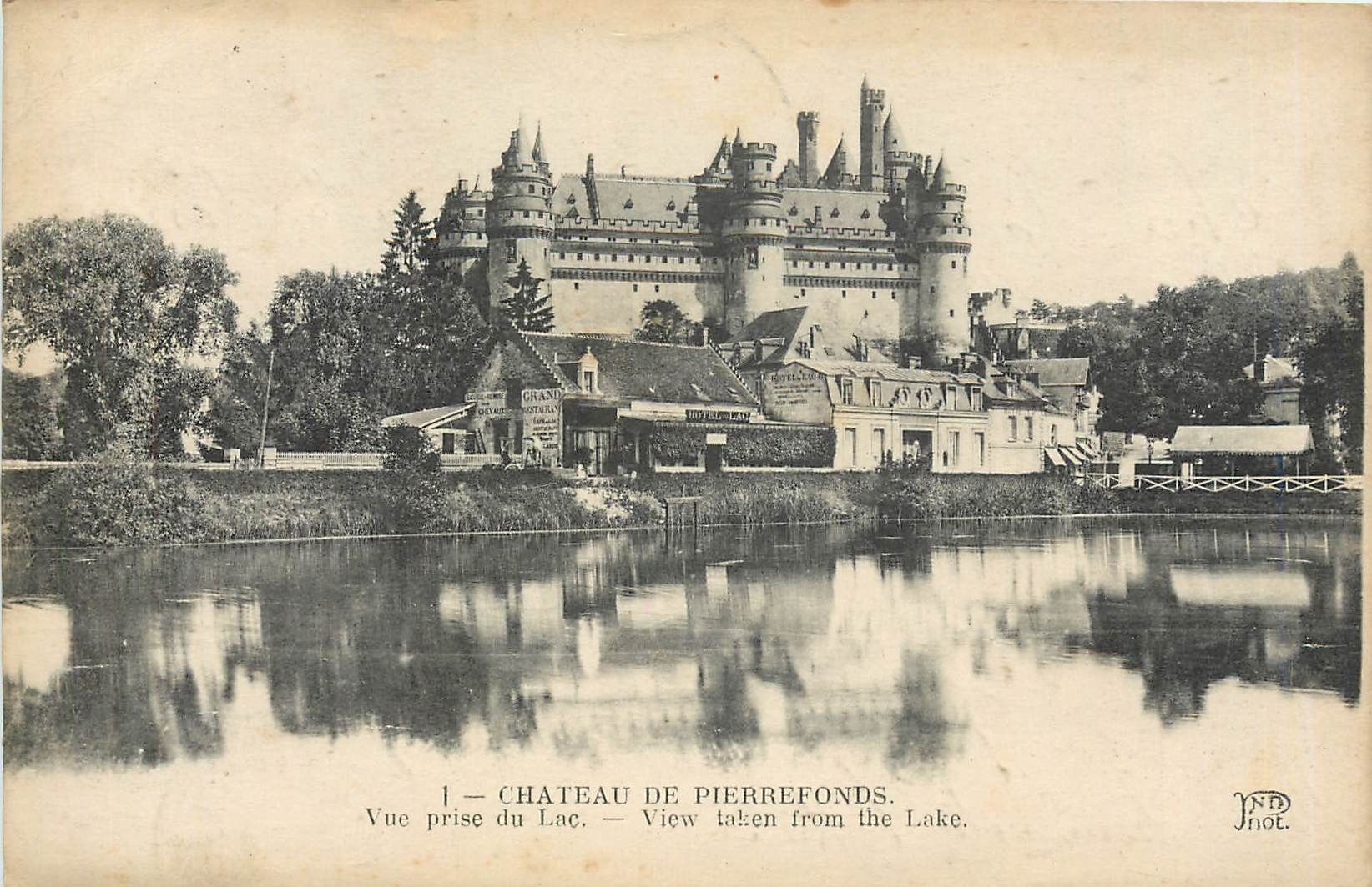 CPA CHÂTEAU DE PIERREFONDS Vue prise du Lac