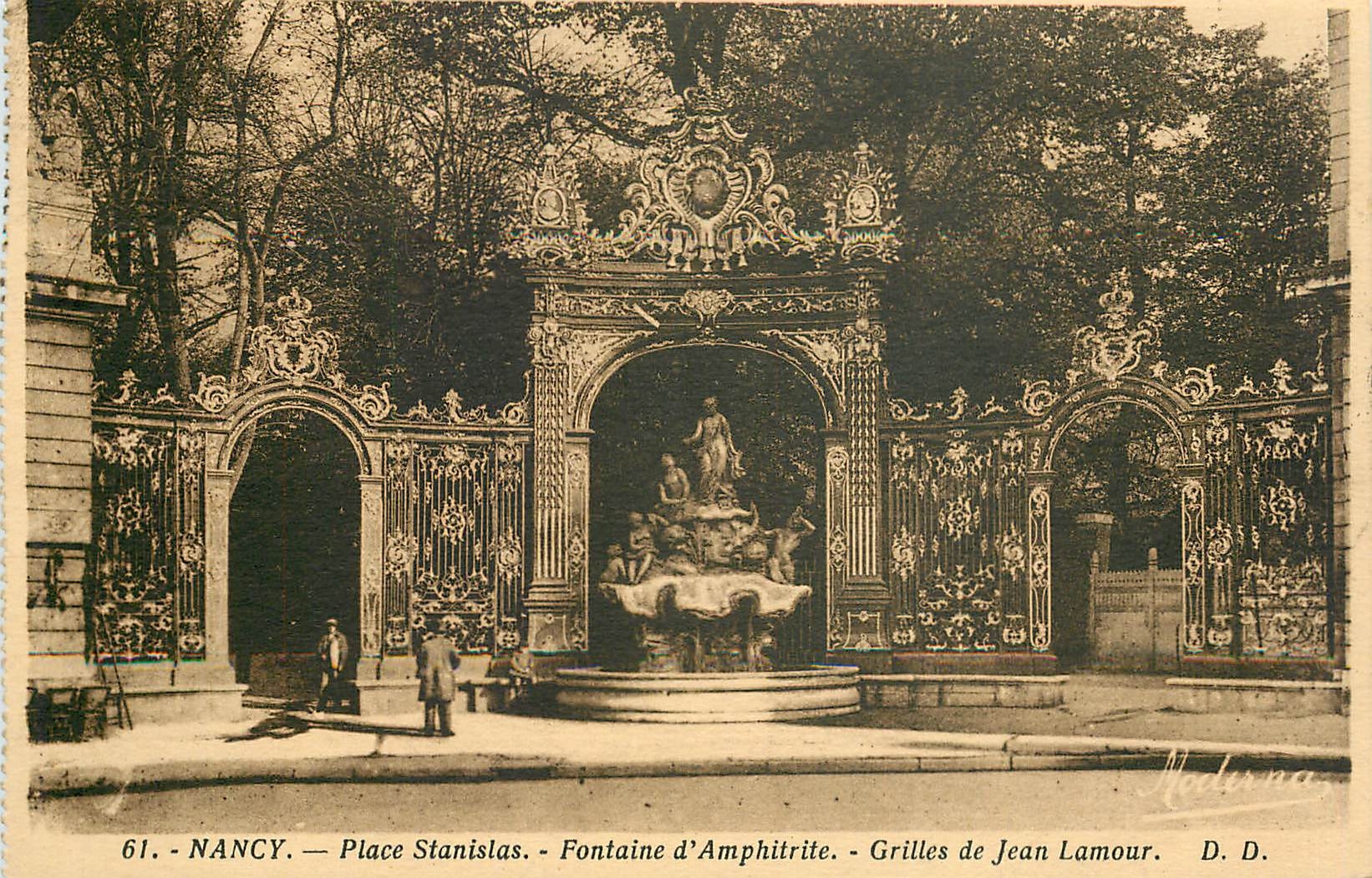 CPA Nancy - Olace Stanislas - Fontaine d'Amphitrite - Grilles de Jean Lamour