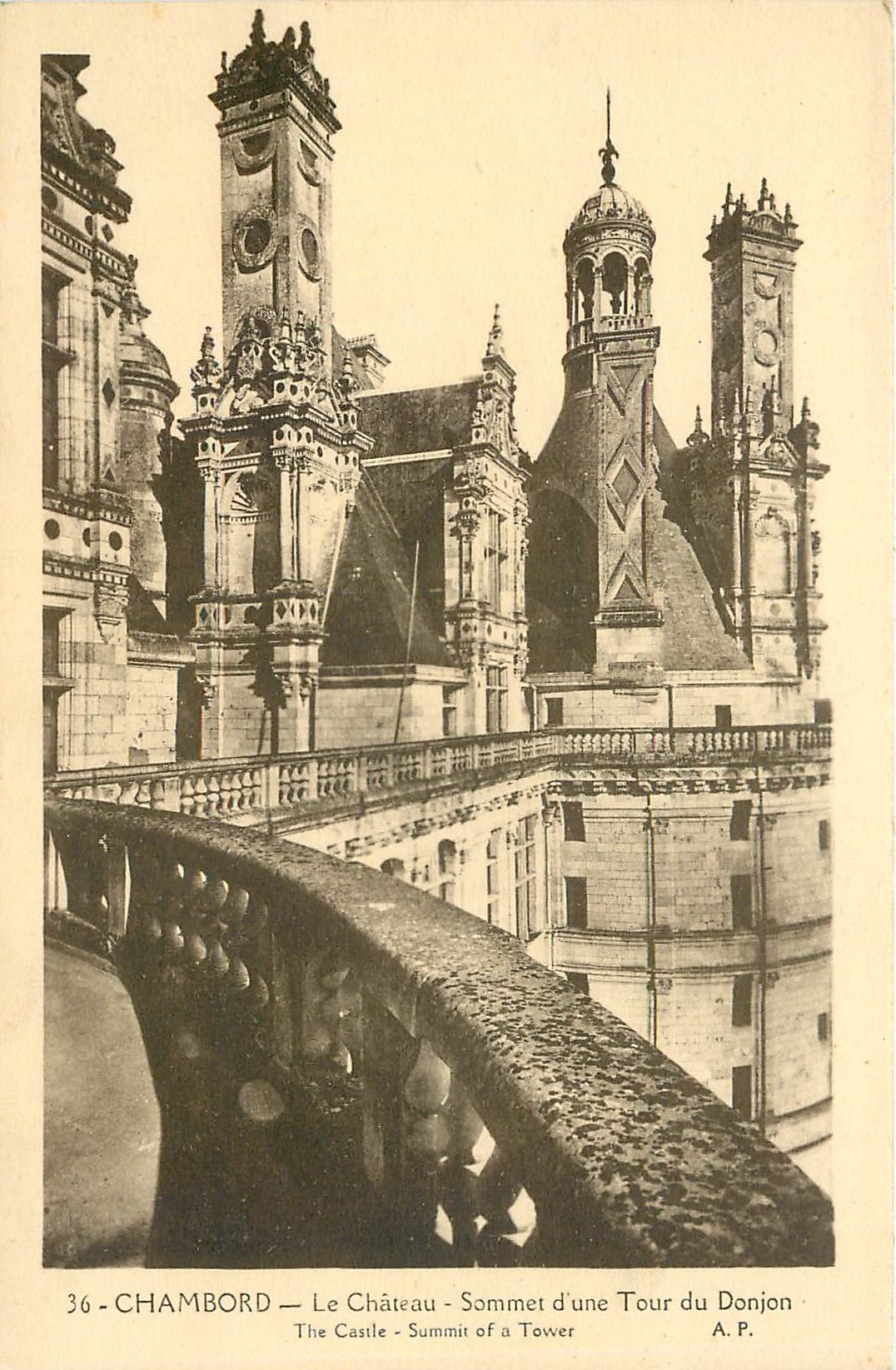 CPA Chambord le château lsommet d'une tour du donjon