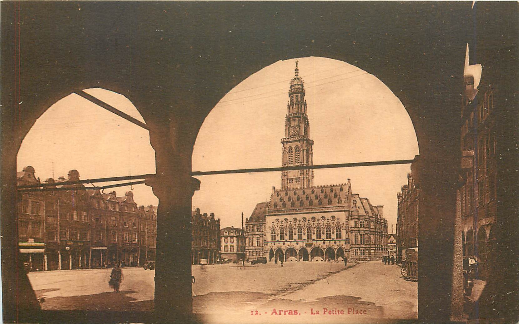 CPA Arras la Petite Place